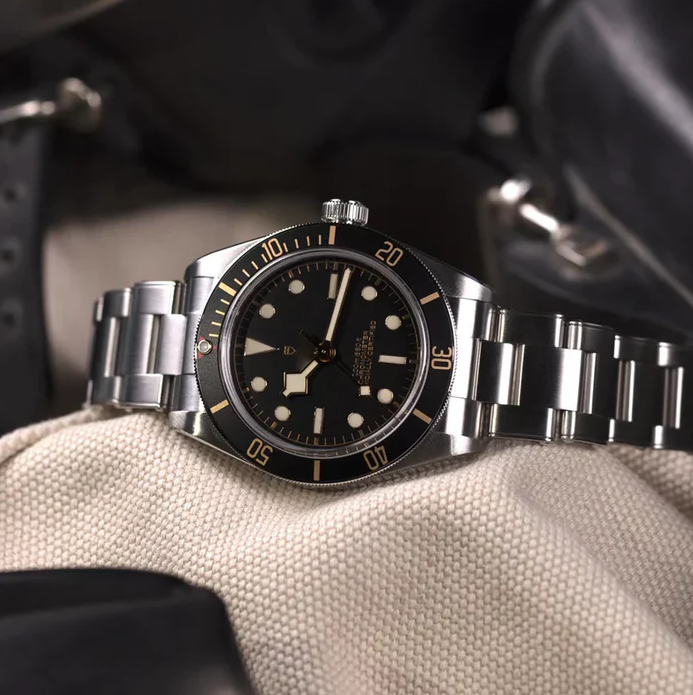 Luxury Watches - Heritage Diver Bronze